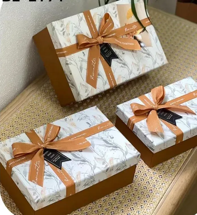 Подарункова коробка прямокутна, чорно-коричнева з бантом, 23*16*9,5 см, 1103442413 1