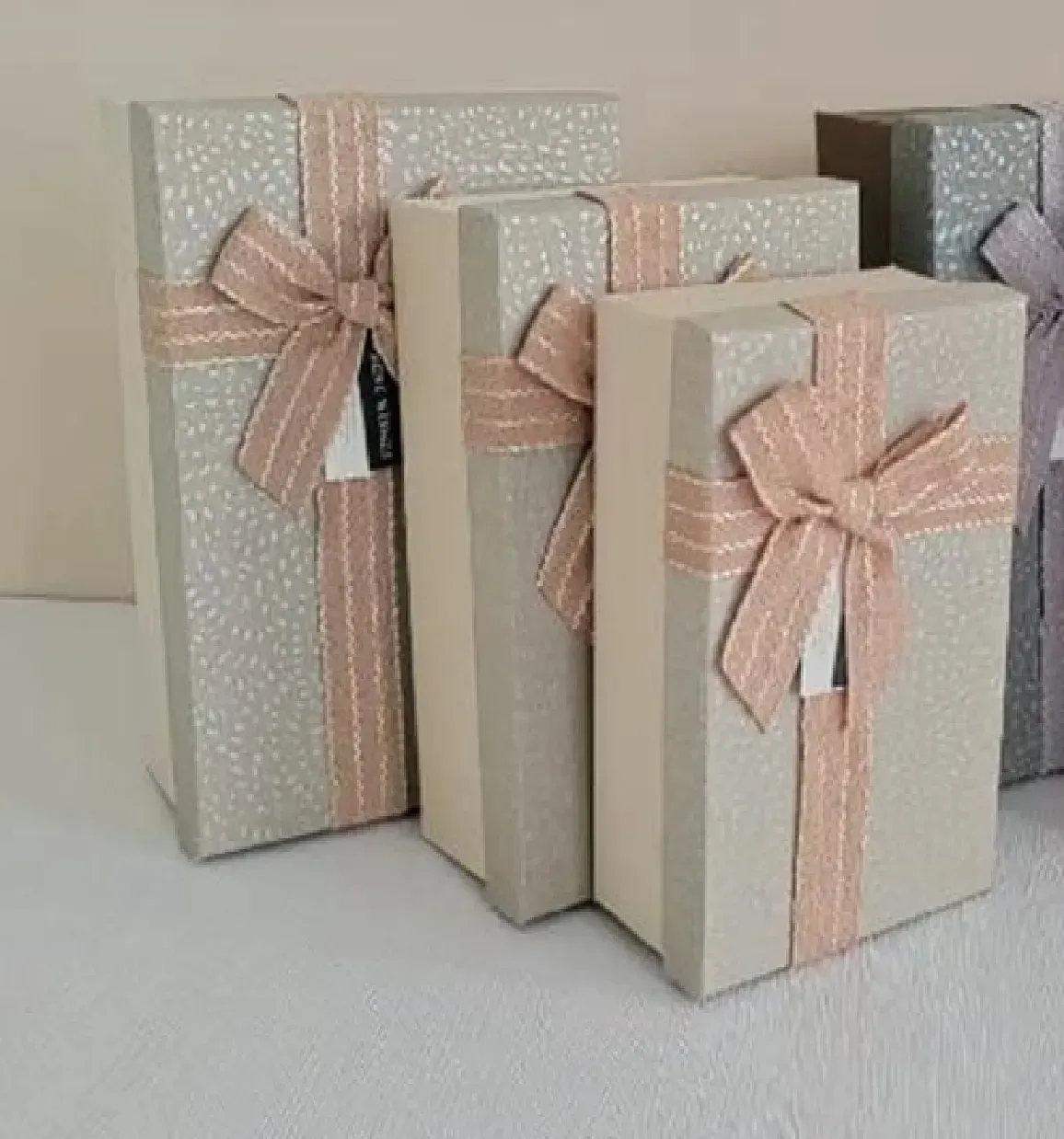 Подарункова коробка прямокутна, бежева з бантом, 23*16*9,5 см, 1103348003 1