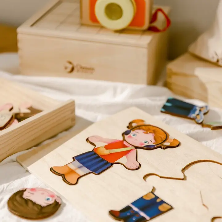 Игрушка деревянная Classic World "Переодевалка Девочка-Мальчик", 54358 2