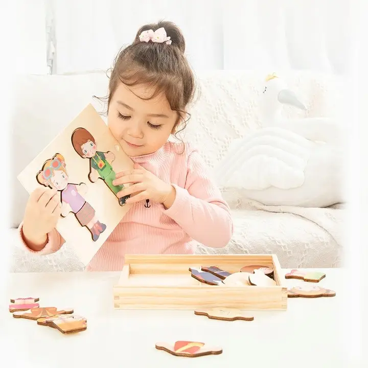 Игрушка деревянная Classic World "Переодевалка Девочка-Мальчик", 54358 9