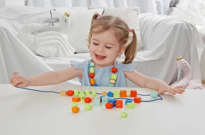 Игрушка деревянная Classic World "Шнуровка в тубусе", 53181 2