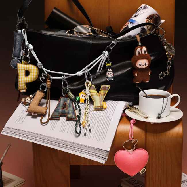 Коллекционный брелок-сюрприз THE MONSTERS серия Pin for Love, Letter (N-Z), MPFL-01 4