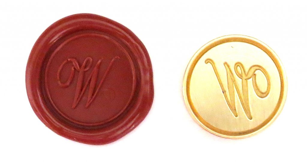 Круглая латунная печать d24 мм – англ. буква "W" с лакированной деревянной ручкой, 40123T