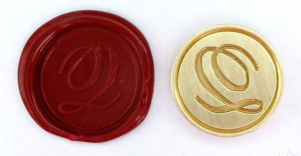 Круглая латунная печать d24 мм – англ. буква "Q" с лакированной деревянной ручкой, 40117T